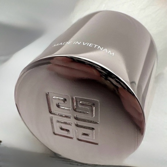 NEW GIVENCHY Beauty Novelty Kabuki Brush Rosegold Toned Handle White & Peach - Picture 2 of 7